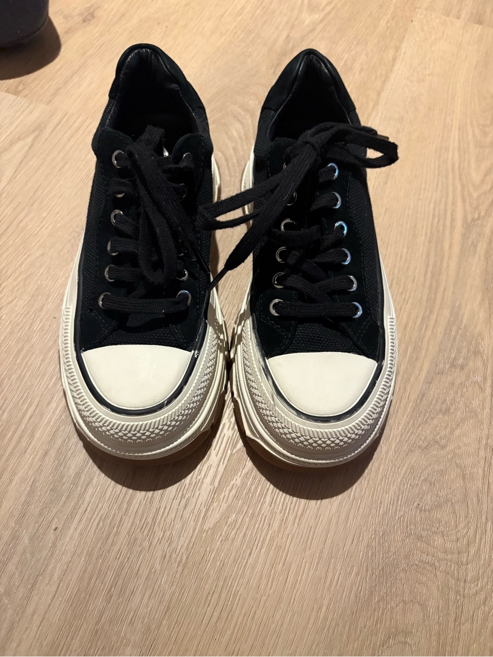Wishbone Chunky Platform Sneakers – Women’s 7.5 – Black/Crea